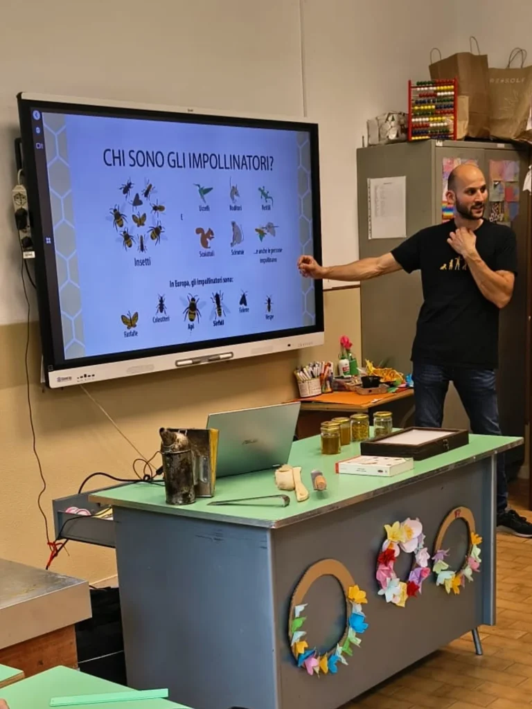 Lele durante un laboratorio sugli impollinatori